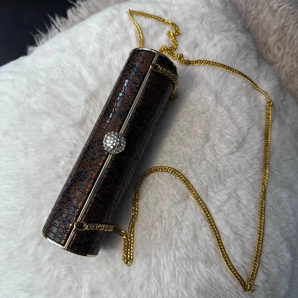 Purse - Picture 2 of 13